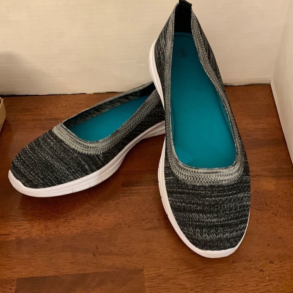 Size 10 NWT black women’s casual shoes with memory foam insoles